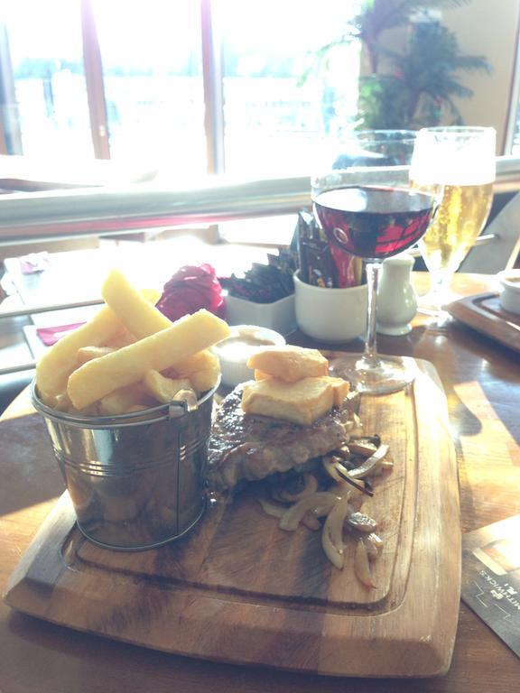 Leitrim Marina Hotel Carrick-on-Shannon Экстерьер фото